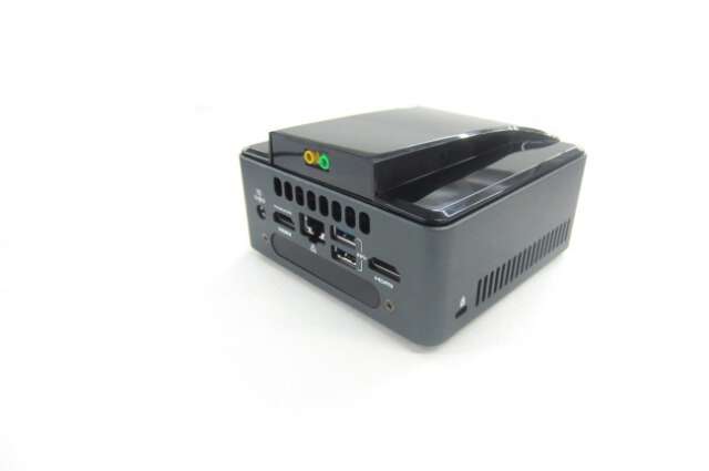 نقد و بررسی کامپیوتر کوچک اینتل NUC8i3BEH